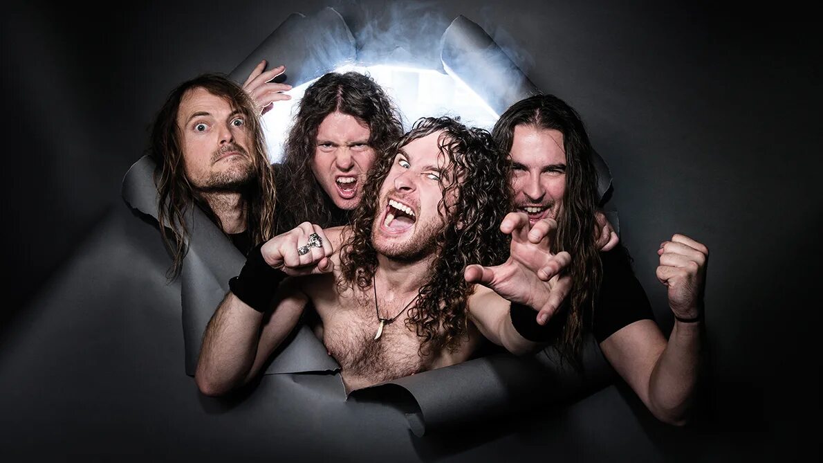 Слушать группу друг. Группа Airbourne. Airbourne австралийская рок-группа. Airbourne ready to Rock 2004.