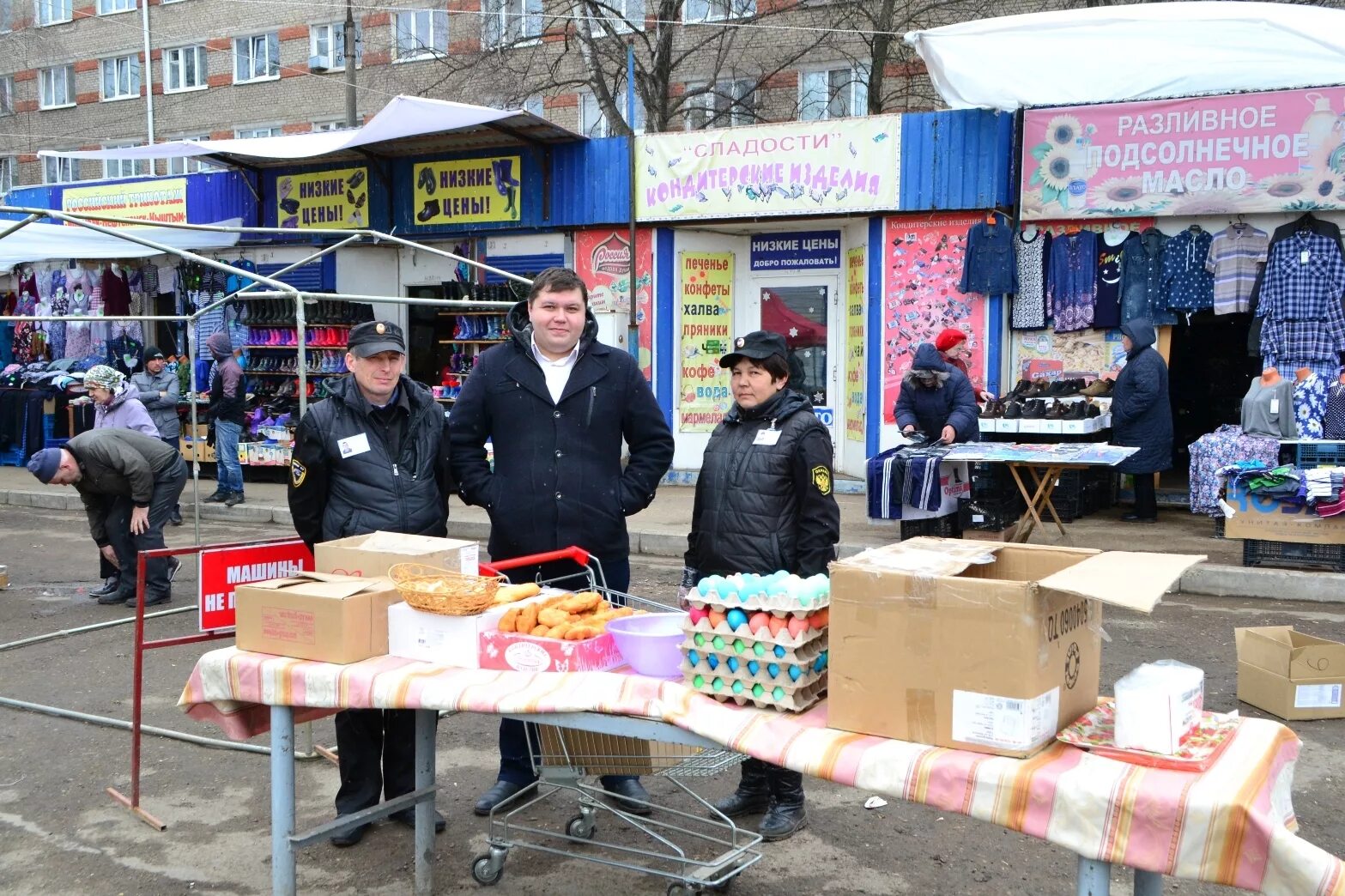 Где рынок в уфе. Колхозный рынок Уфа Черниковка. Колхозный рынок Уфа Меркурий. Колхозный рынок Уфа 90е. Стерлитамак Колхозный рынок в 90.