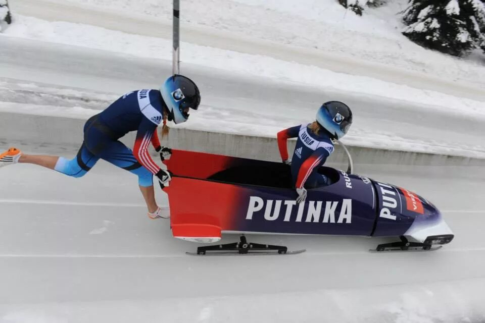 Бобслей. Бобслей вид спорта. Бобслей команда. Бобслей разгон. Что такое бобслей