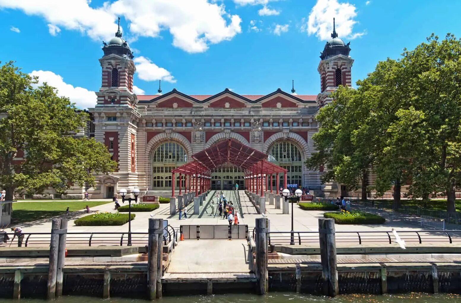 Ellis island. Остров Эллис музей. Остров Эллис США. Эллис Айленд в Нью-Йорке. Музей иммиграции в Нью-Йорке.