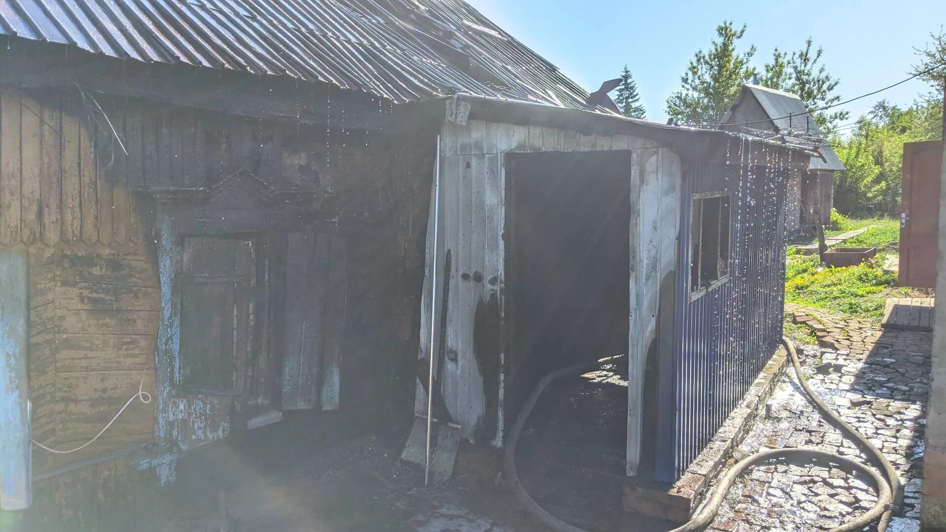 Пожар в Бугуруслане Оренбургской области. Пожар Бугуруслан Фруктовая. Сгорел дом в Бугуруслане. Интернациональная Бугуруслан пожар.