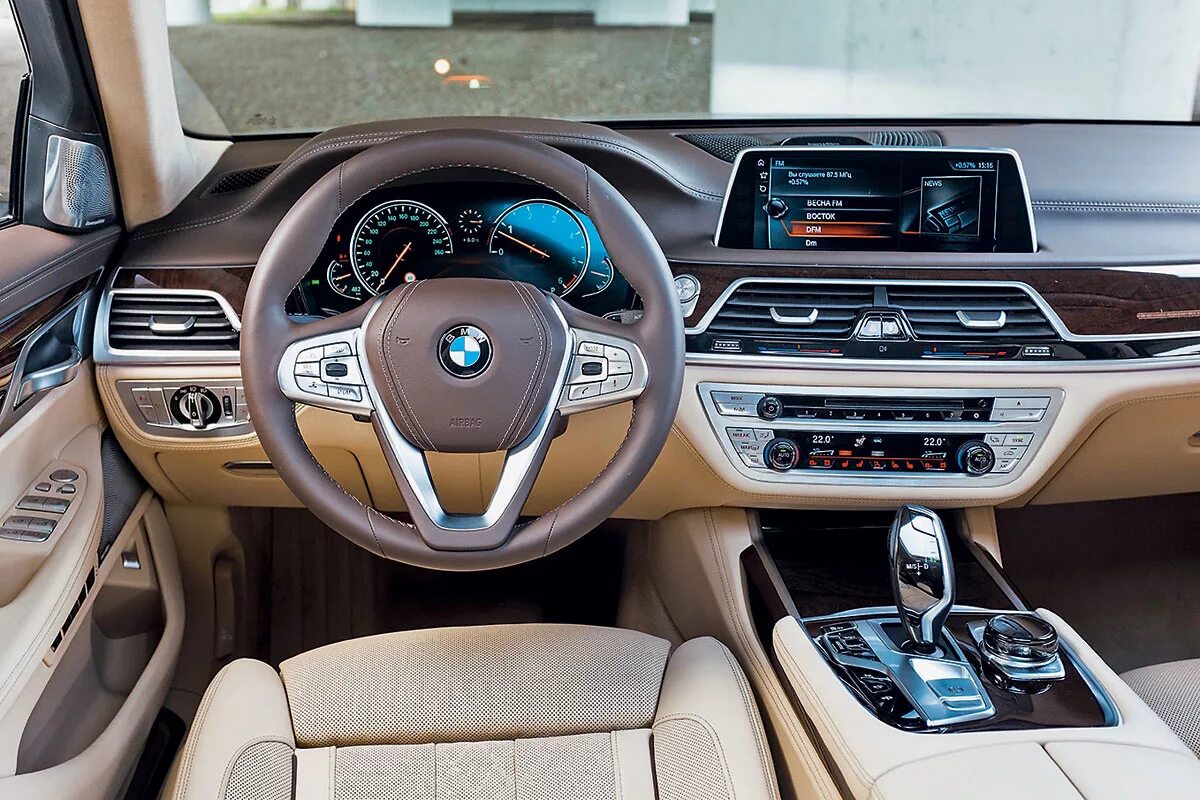 7 новый 95. Бмв 7 салон. bmw 7 2016 салон. салон новой бмв 7. новый бмв х7 салон.