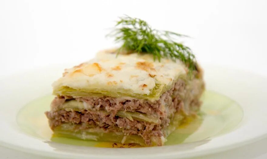 Лазанья из капусты с фаршем в духовке. Лазанья из капусты с фаршем. Запеканка из капусты с фаршем. Лазанья из капусты с фаршем. Лазанья из капусты с фаршем.