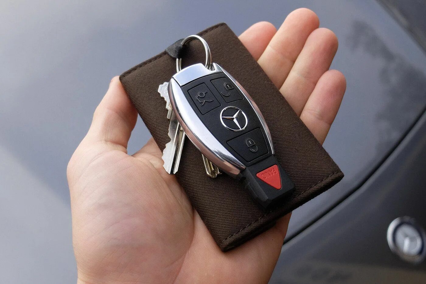 Mercedes кейлес ключ. Mercedes Key w164 Keyless go. Ключи от машины. Ключи от машины Мерседес. Keyed my car