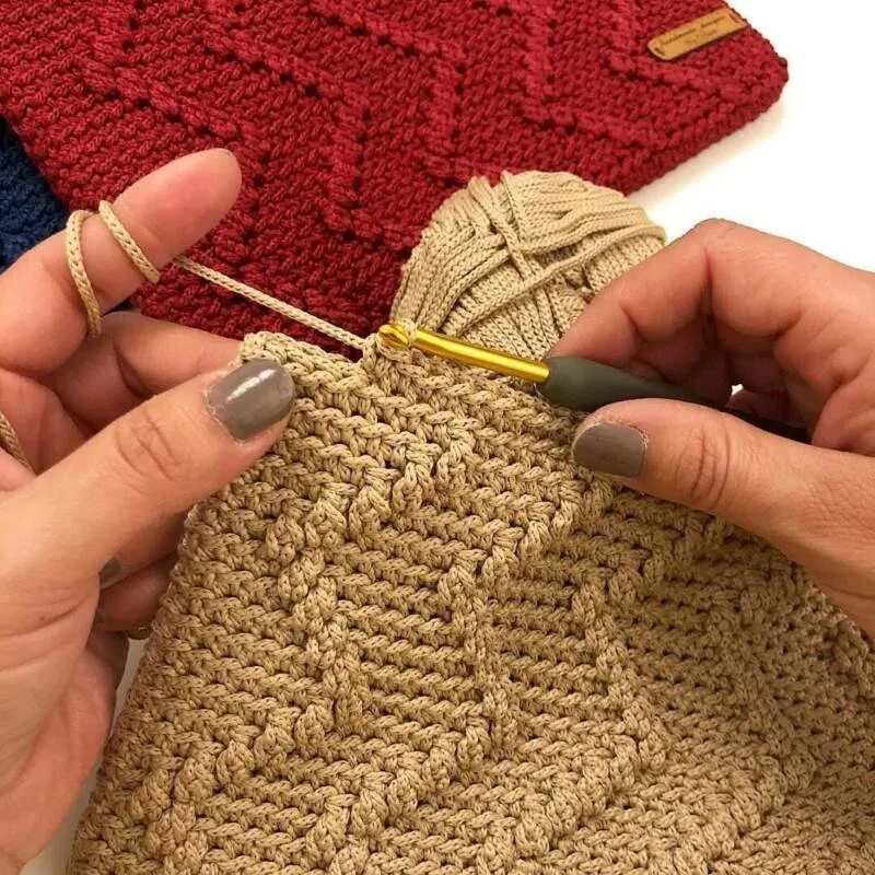 Как вязать без шва на круговых спицах для начинающих. Как вязать на спицах для начинающих пошагово схемы. Схема платочной вязки спицами. Как вяжется вязка. Как вязать шарф спицами для начинающих пошагово.