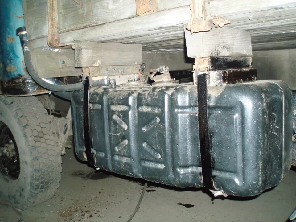 Бак старого образца газель. Топливный бак уаз 3303 пластик. бак газель 3302. объем бака газель 3302. бак топливный на газель 402 бензин.