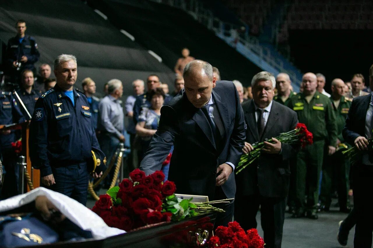 Видео прощания с погибшими. Прощание с летчиками ил 76 Оренбург. Похороны экипажа ил 76 в Оренбурге. Прощание с летчиками в Оренбурге. Ил 76 Рязань прощание экипажа.