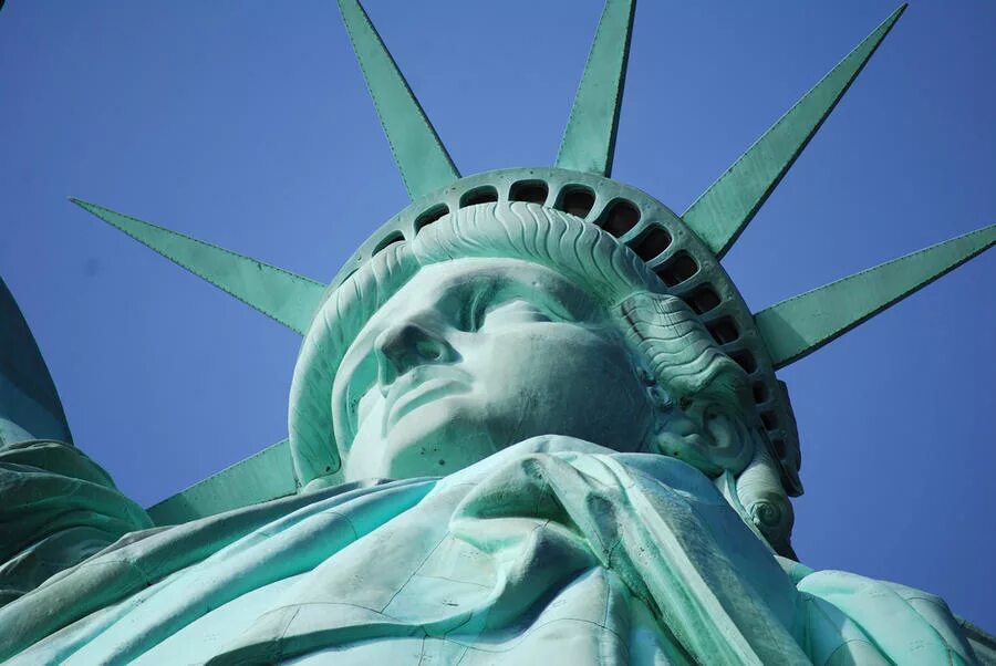 Статуя стран. Статуя свободы Нью-Йорк. Высота статуи свободы в Нью-Йорке. Статуя свободы смотровая площадка. Статуя свободы неокисленная.