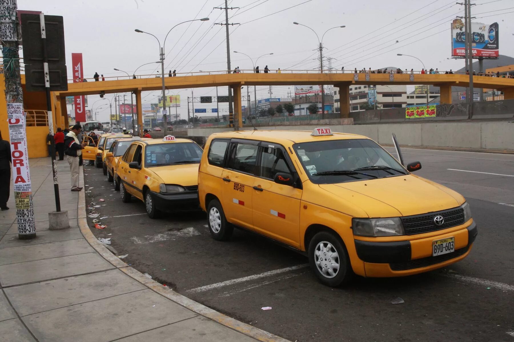 Местное такси. Каталонское такси. Такси в Перу. 6 Местное такси. Местный таксист