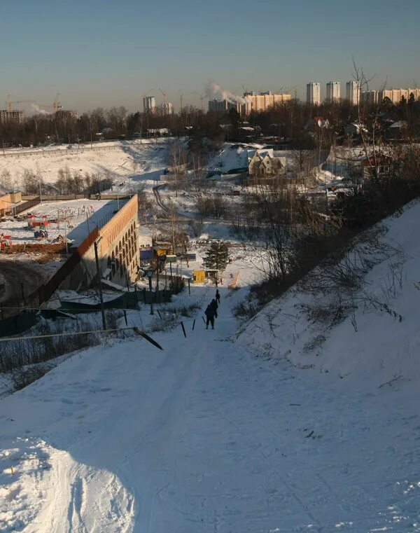 Подрезково горнолыжный склон. Горка сходня. Горнолыжный спуск куркино. Горка в сходне. Горнолыжный спуск подрезково.