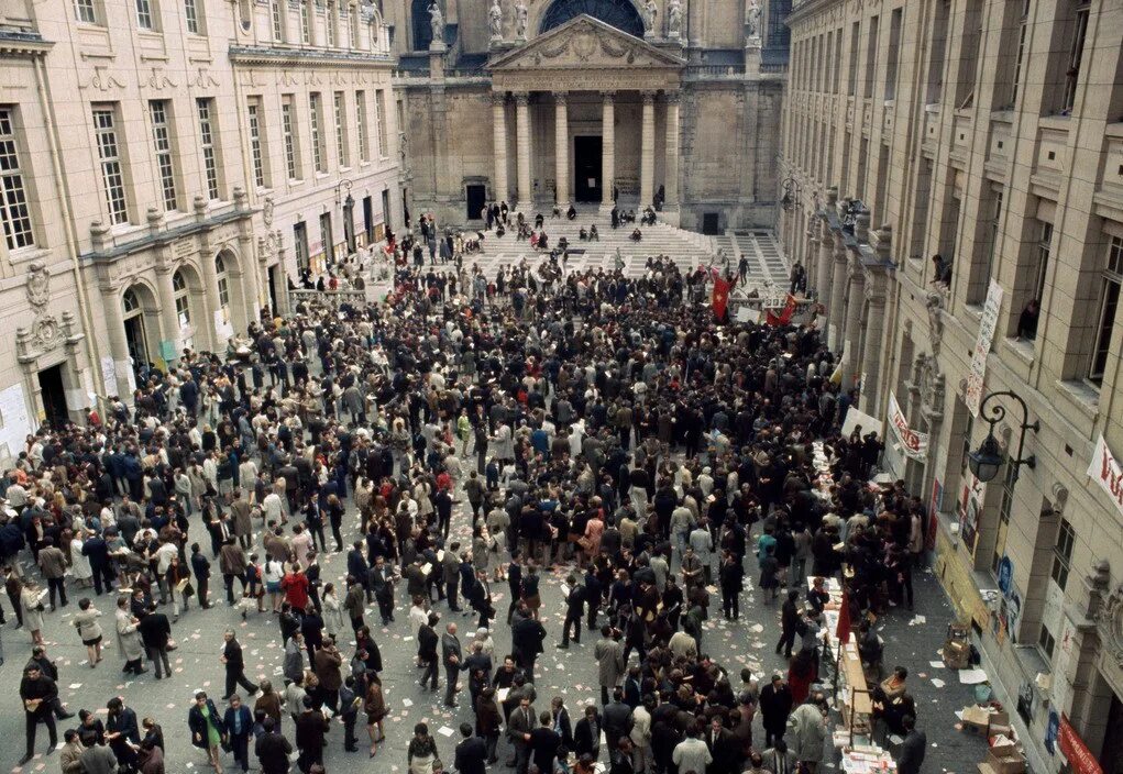 Париж 1968 студенческие бунты. Майский кризис 1968 во франции. Студенты франции 1968. Выступления во франции 1968. Красный май в париже.