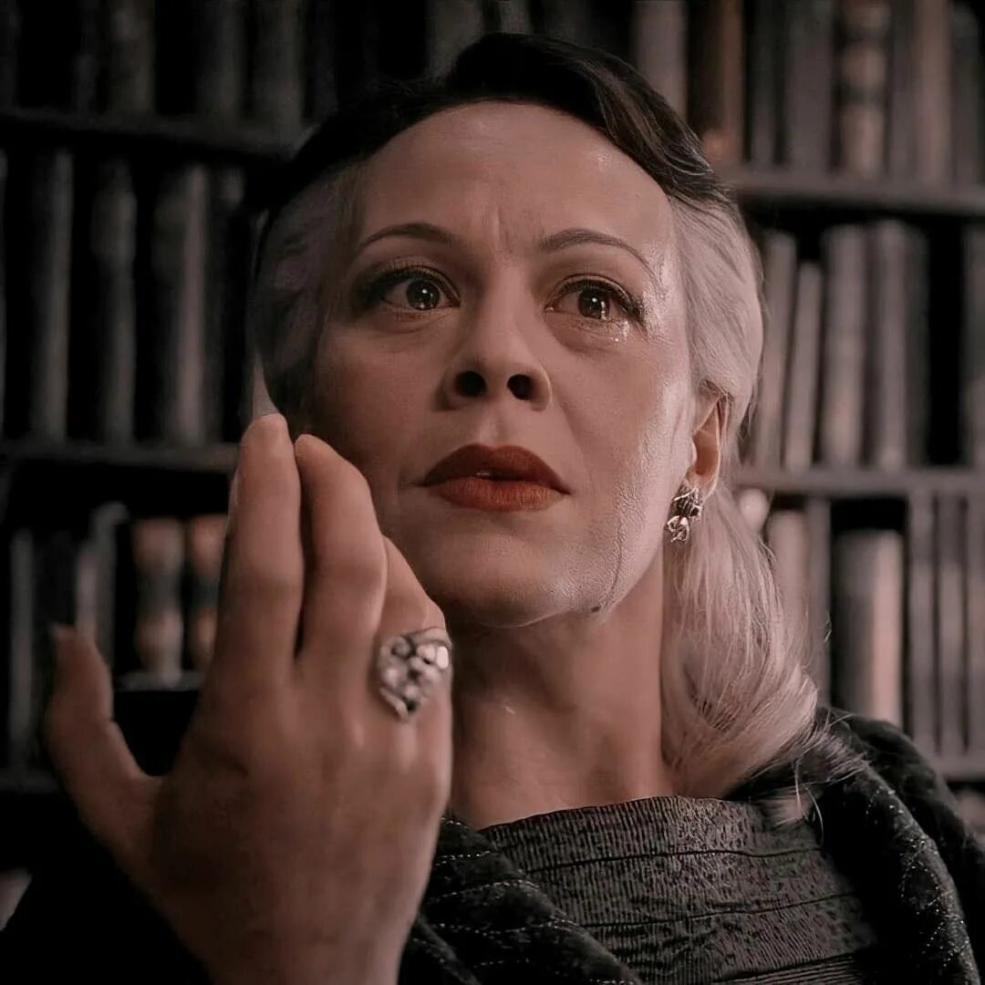 Малфой мама. Нарцисса малфой прическа. Хелен маккрори малфой. Хелен маккрори нарцисса малфой. Малфой мама.