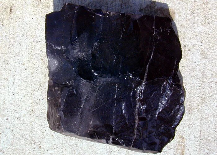 Аргиллит Горная порода черный. Черный камень. Черный известняк. Битуминозный аргиллит.