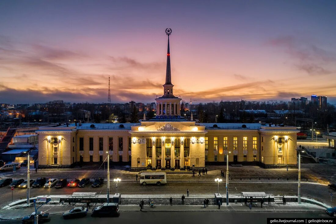 Главный город карелии. Столица карелии петрозаводск. карелия петрозаводск вокзал. республика карелия столица — город петрозаводск. жд вокзал петрозаводск.