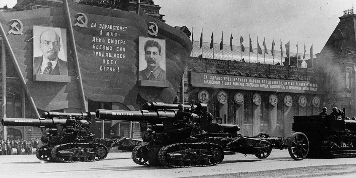 Мавзолей Ленина парад Победы 1945. Парад 1940 года на красной площади. Сталин на красной площади 1945. Военный парад на красной площади Сталин. Парад во время войны