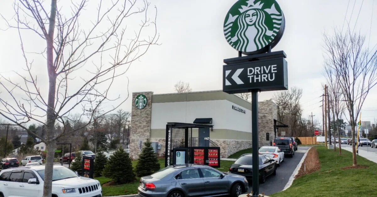 Drive thru. Старбакс Drive thru. Старбакс» с Drive thru в России. Drive in кафе. Drive thru кафе.