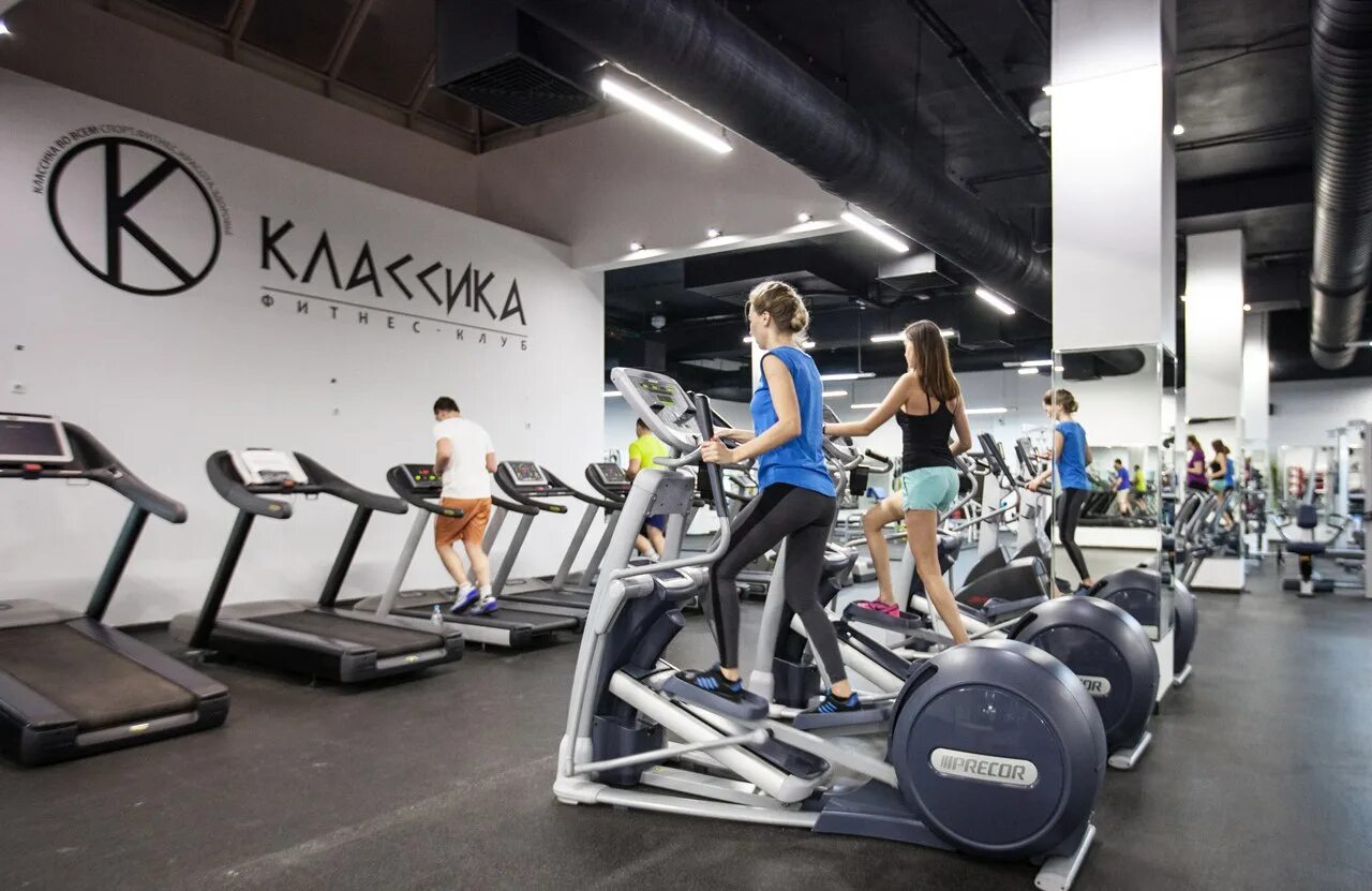 Фитнес групповые занятия. Танцевальная аэробика с мартином митчеллом. Фитнес классик. Степ аэробика. Кэти смит аэробика.