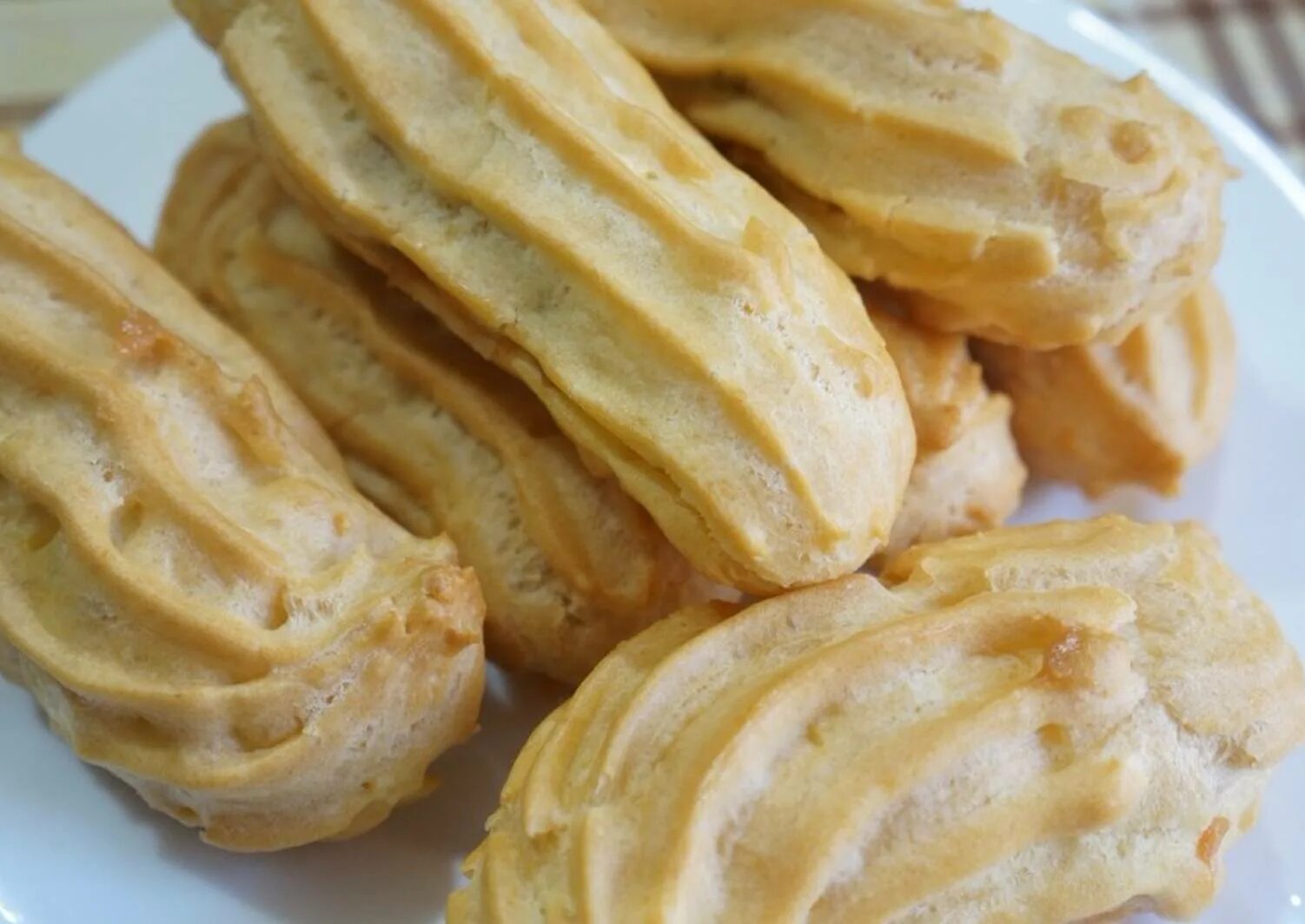 эклеры рецепт со сгущенкой фото. эклеры рецепт со сгущенкой фото. эклеры с карамелью. эклеры рецепт со сгущенкой фото. заварные со сгущенкой.