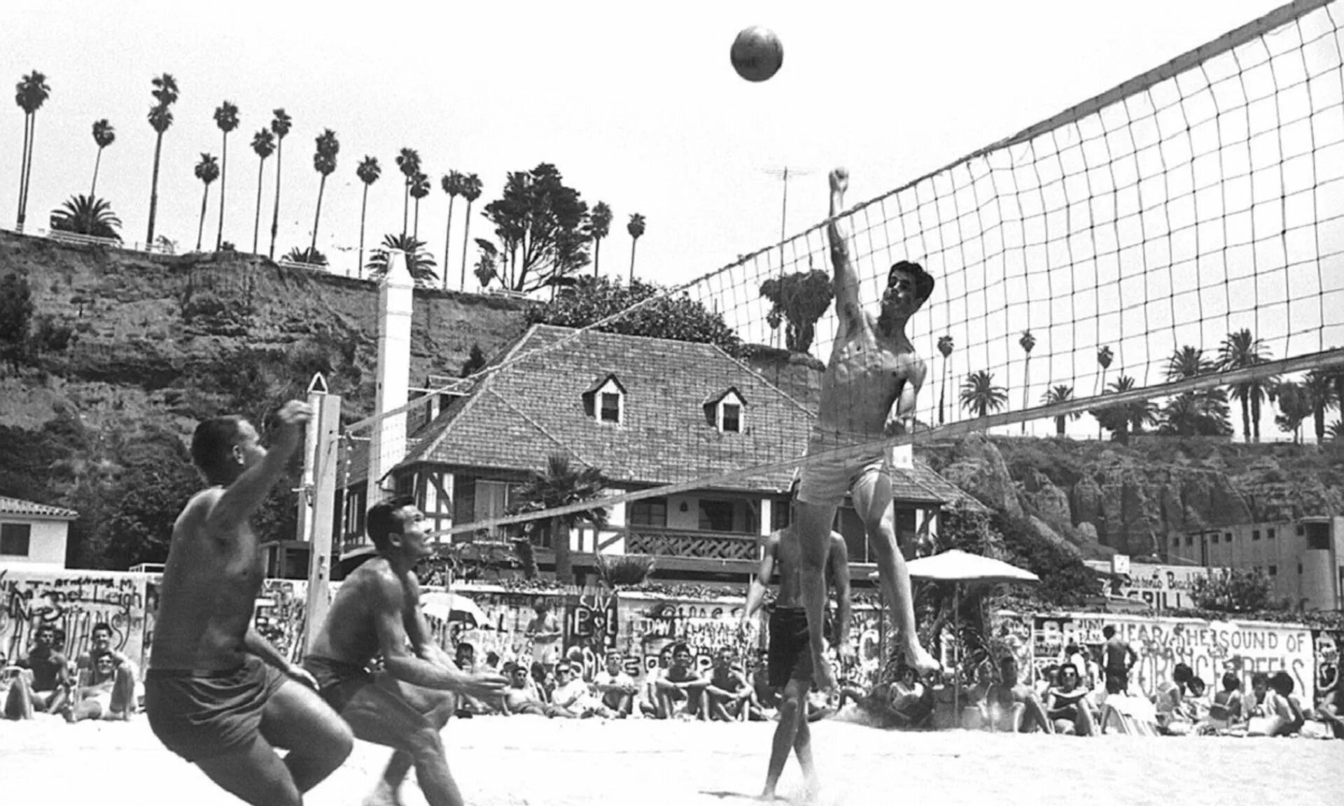 Первые международные соревнования по волейболу год. Волейбол в 1895 году. Первая игра в волейбол 1895. Волейбол 1897.