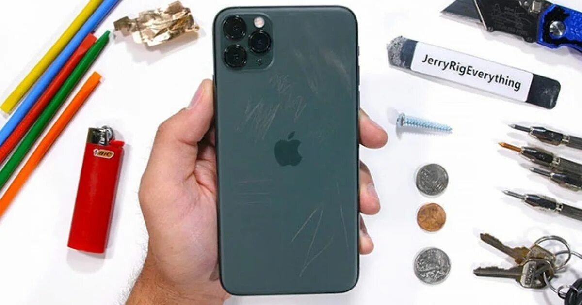 Тест айфон 11. Стекло iphone 12 Pro Max Breaking. Разбитый iphone 14 Pro Max. Разбитый айфон 11. Царапины на айфон 11.