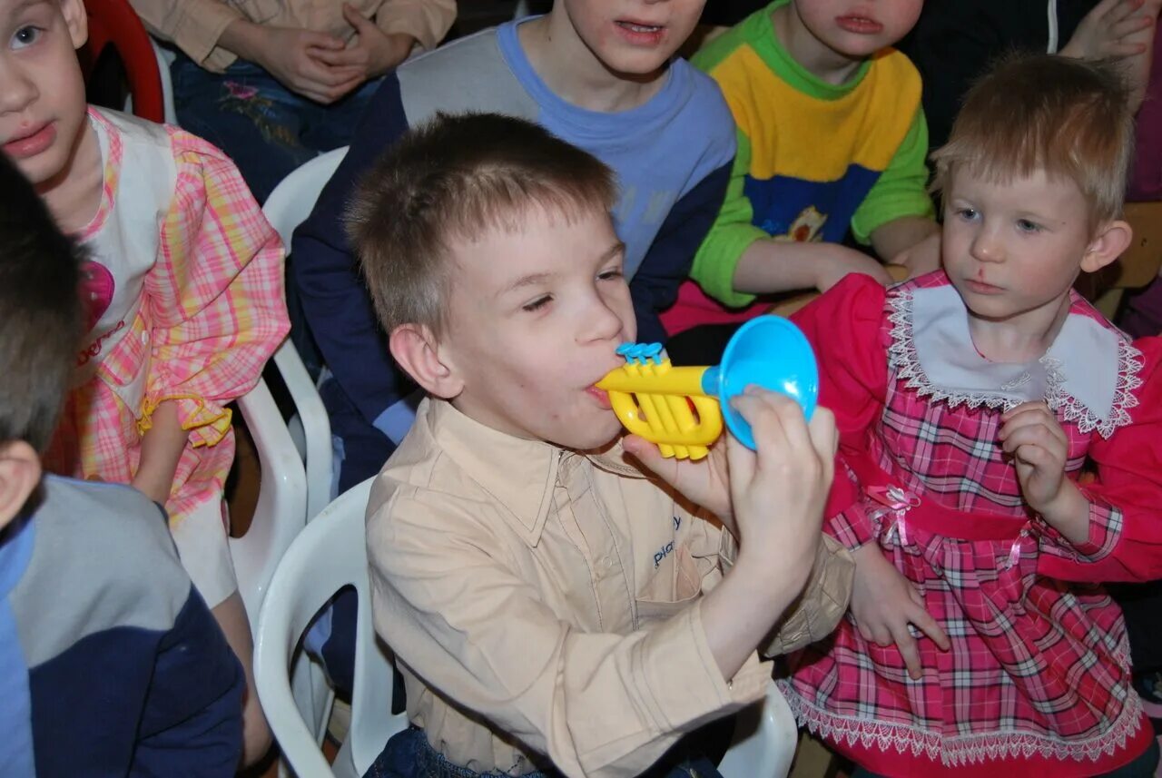 жизнь в детском доме. специальный детский дом. специальный детский дом. дети в детских домах. детдом в суздале.