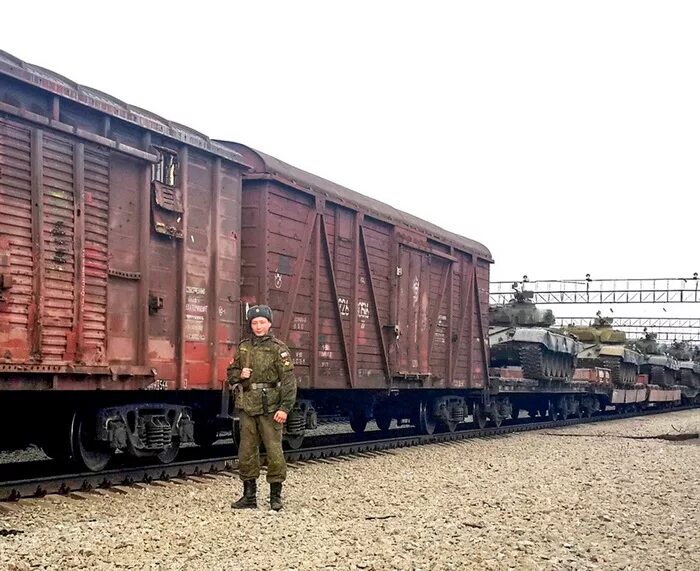 Железнодорожные перевозки военной. Теплушка вагон. Вагон эшелон военный. Вагон для перевозки военных. Вагоны для воинских эшелонов.