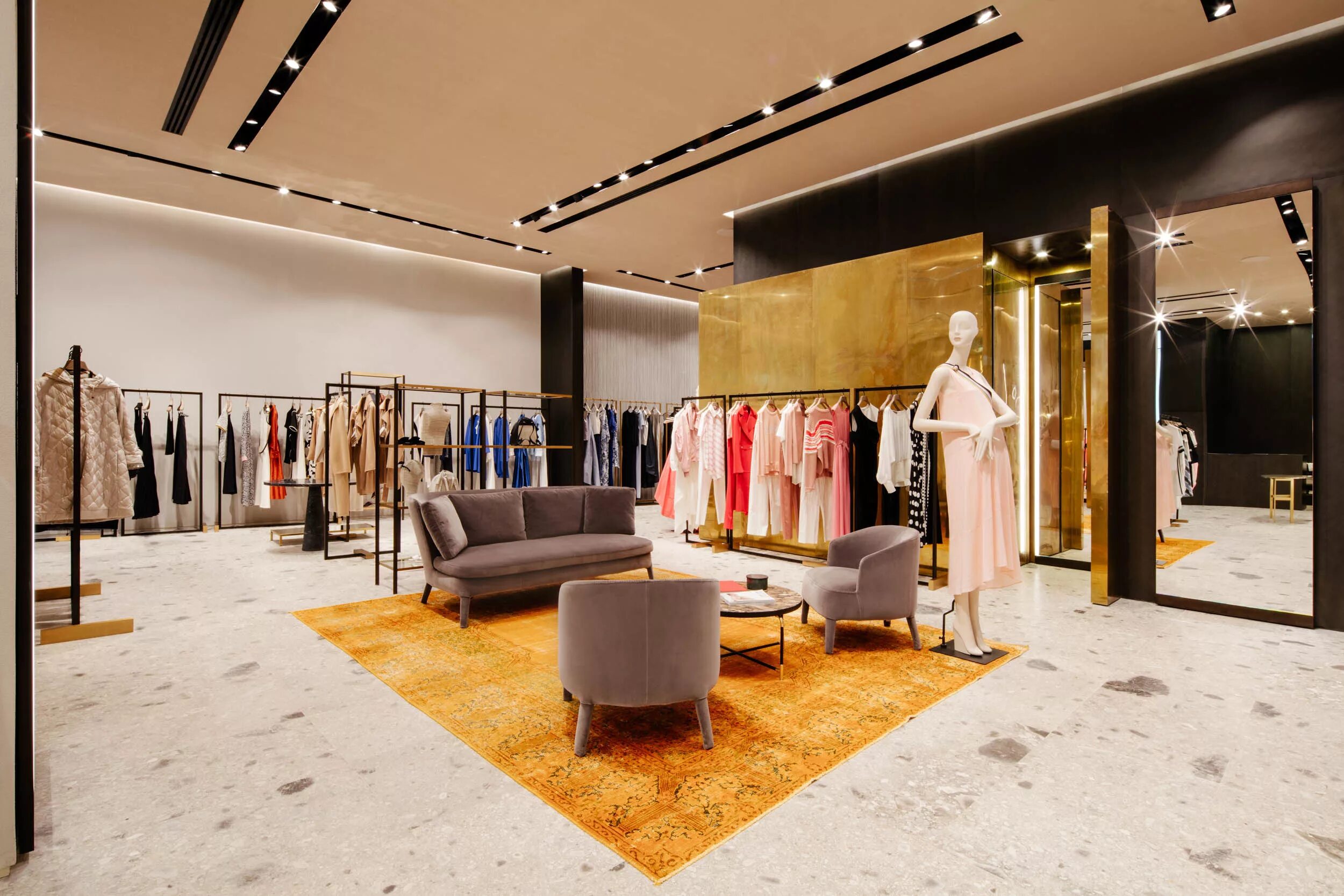 Max mara шоурум. Бутик макс. Витрина гума max mara. Бутик макс мара в москве. Бутик max mara.