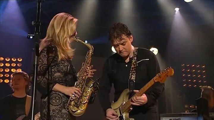 Candy dulfer саксофон и гитара. Кэнди далфер саксофон дейв стюарт. дэйв стюарт и кэнди далфер. дэвид стюарт и синди далфер. синди далфер и дейв стюарт.