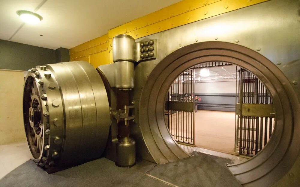 Bank vaults. Хранилище банка. Денежное хранилище. Банковский сейф крупнейший. Банковское хранилище фото.