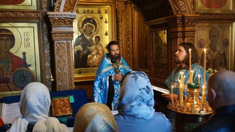 Иконы храма иверской божьей ижевск. Церковь иверской иконы божией матери ижевск внутри. Иверская церковь орел фото. Иверская икона божией матери николо перервинский монастырь. Иконы храма иверской божьей ижевск.