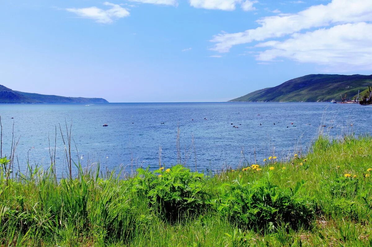 берег охотского моря в магадане. охотское море у берегов сахалина. берег охотского моря в магадане. охотск сахалин. мыс нюкля охотское море.