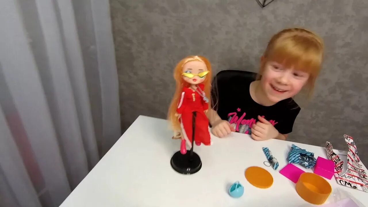 Алиса включи куклой