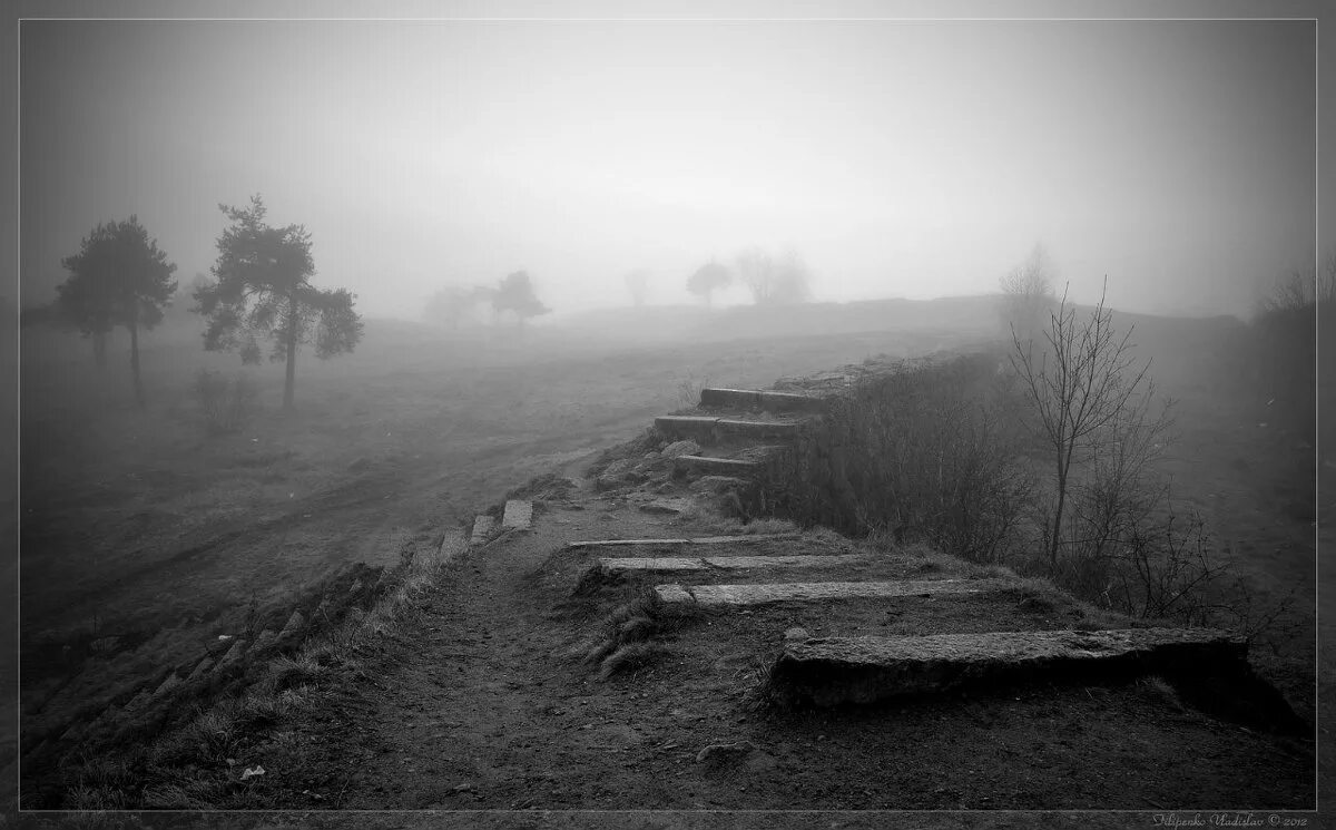 Село никуда. Одинокий дом в тумане. Деревенская дорога в тумане. Мистический перекресток. Старый туман.