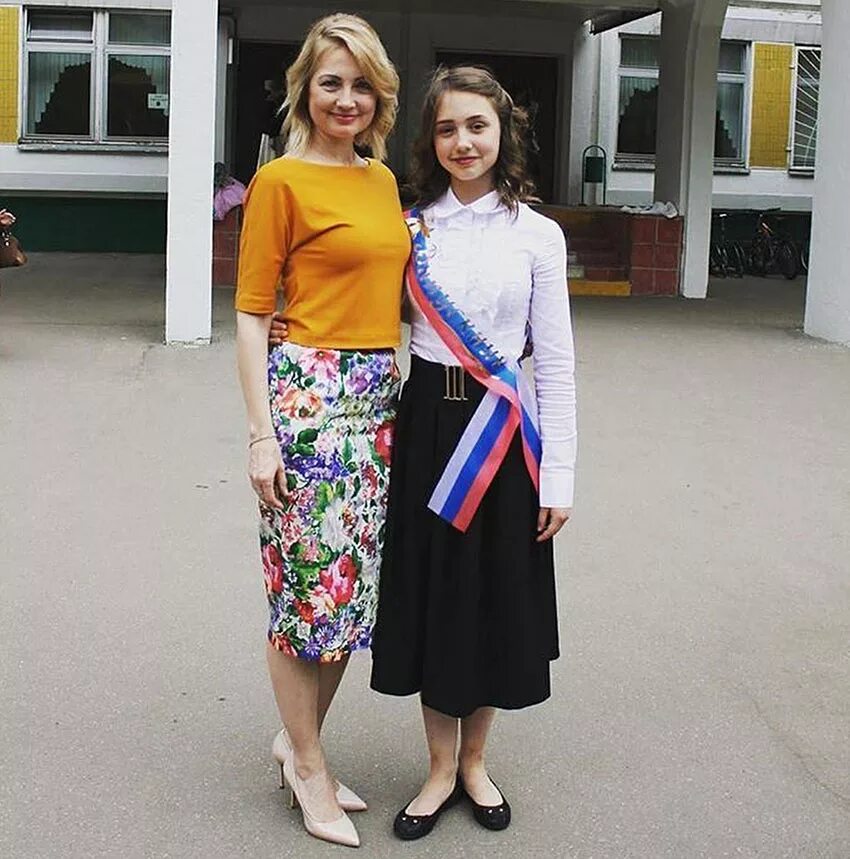 Окончил в маму