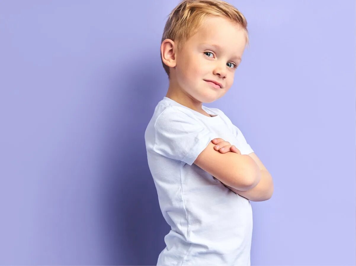 Side boy. Мужское лицо в профиль. Лицо подростка в профиль. Мальчик блондин в очках. Side boy.