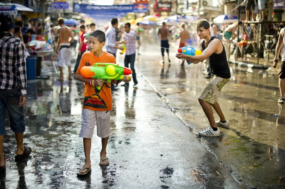 Вода в бангкоке. Каосан роуд в Бангкоке. Сонгкран. Songkran Пхукет. Сонгкран в Паттайе.