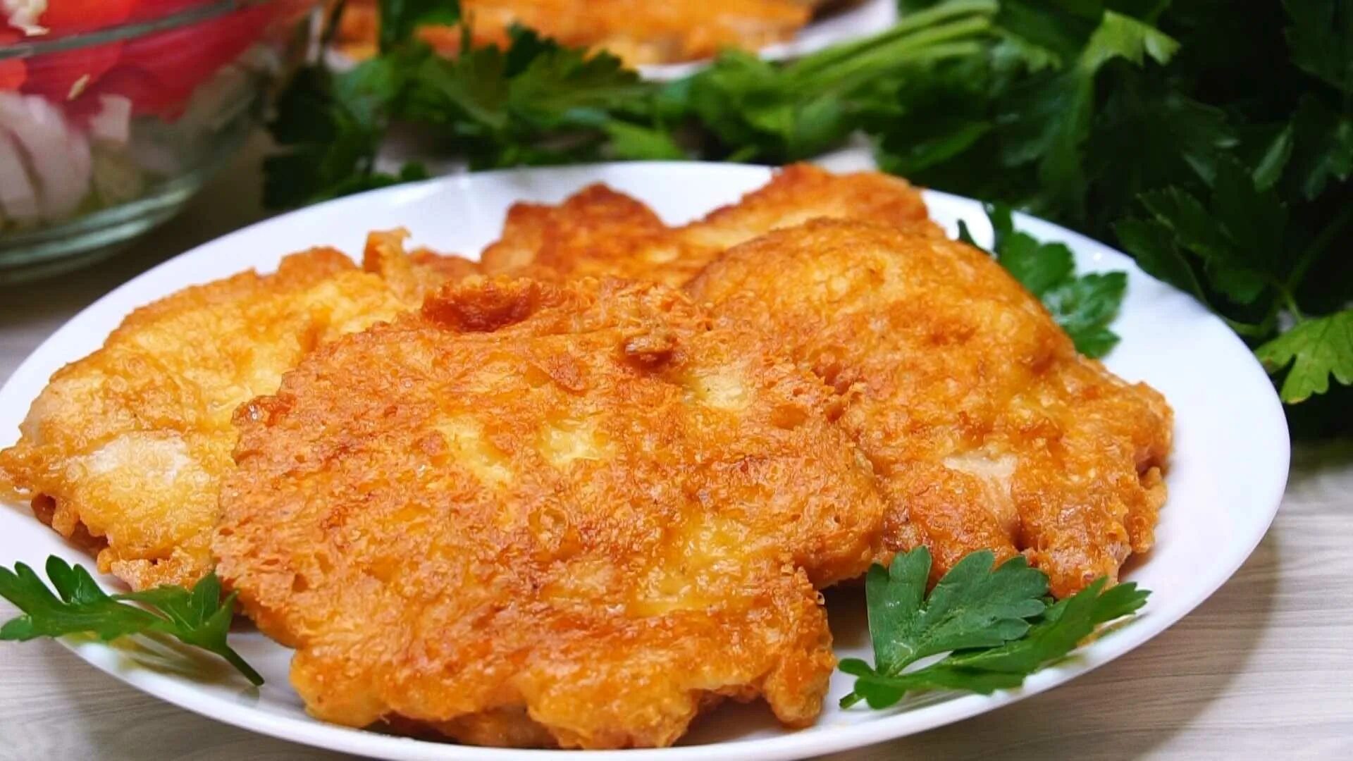 Вкусные отбивные из куриного филе. Куриное филе в сырном кляре. отбивные в кляре. свиные отбивные в кляре. куриные отбивные в кляре.