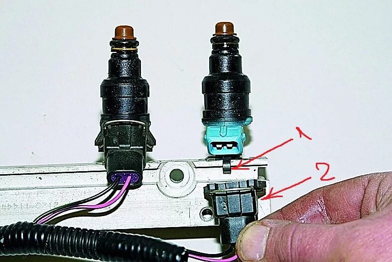 Форсунки ваз 2114. Разъём форсунок ВАЗ 2114. Разъём форсунок 2115. Форсунки ВАЗ 2115 инжектор. Разъём форсунки на рампе на ВАЗ 2115.
