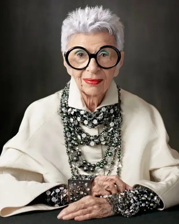 Самая богатая бабушка. Айрис Апфель. Модель Айрис Апфель. Икона стиля Айрис Апфель. Айрис Апфель в молодости.
