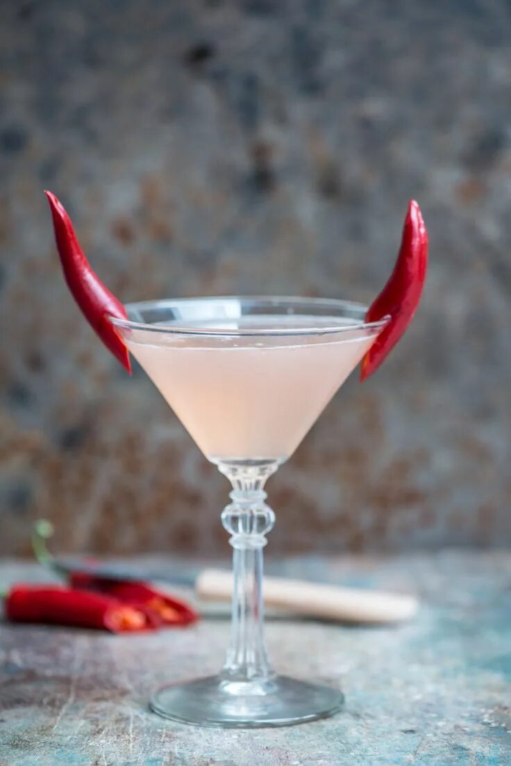 Стаканы chef sommelier. Сахарные края у бокала как. Коктейль. Коктейль дьявол. Край бокала.
