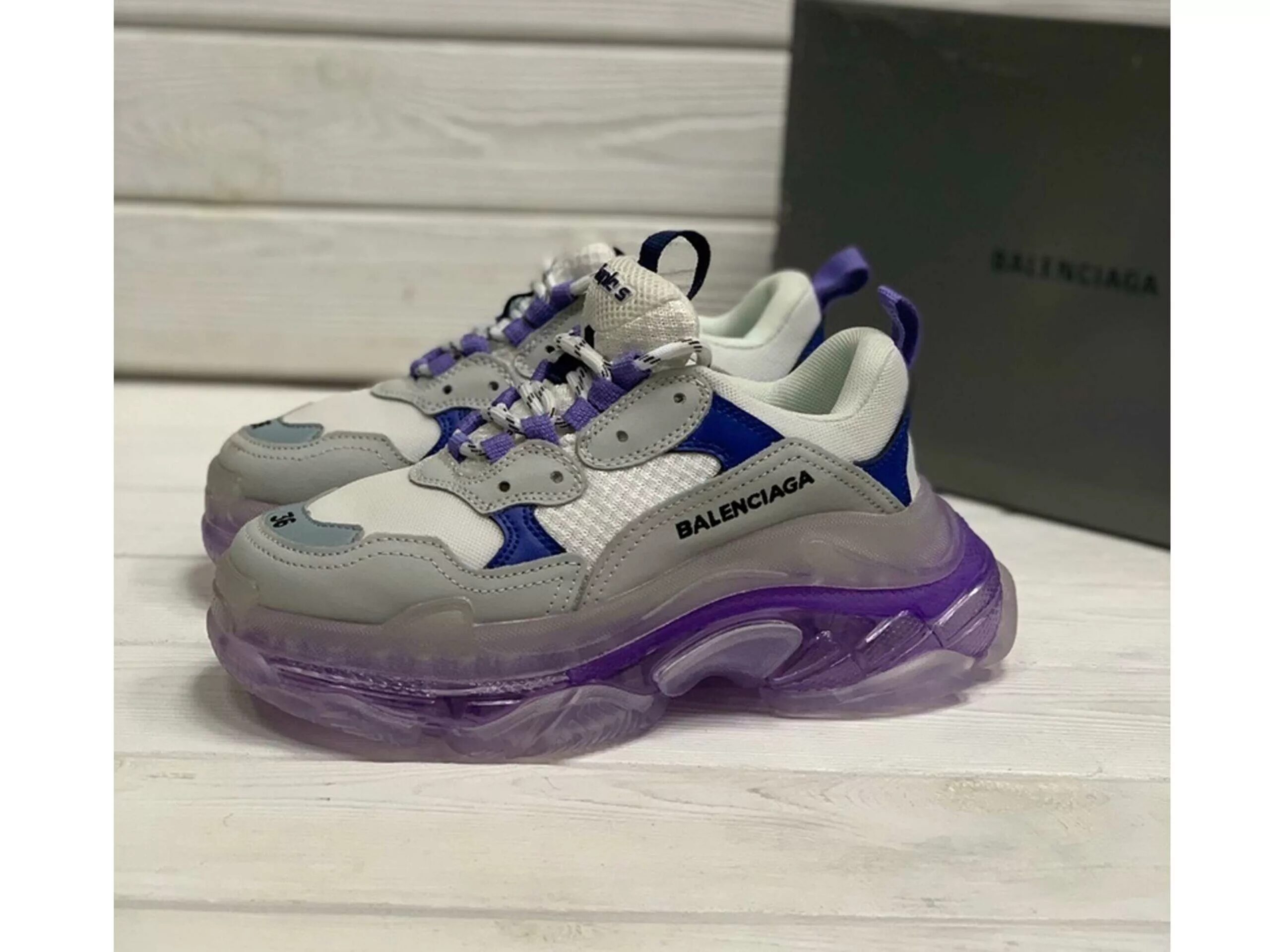 Кроссовки люкс садовод. Кроссовки Баленсиага Triple s фиолетовый. Balenciaga Triple-s фиолетовые. Баленсиага кроссовки фиолетовые. Баленсиага трипл s фиолетовые.