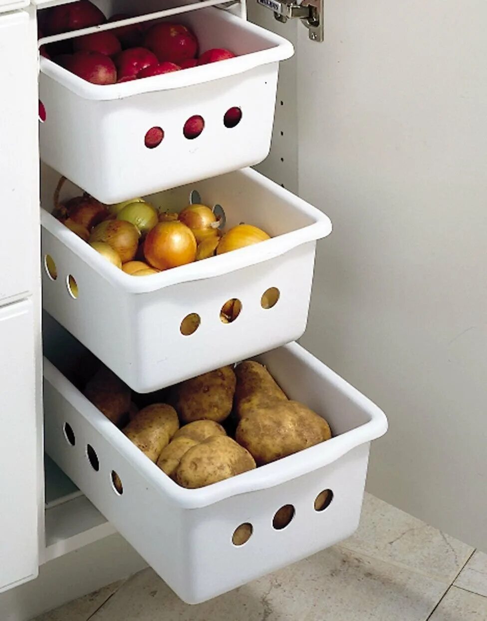 Купить ящики для хранения кухня. Выдвижные ящики для овощей. Выдвижной ящик для хранения овощей. Контейнеры для овощей на кухню. Выдвижные ящики для овощей на кухне.