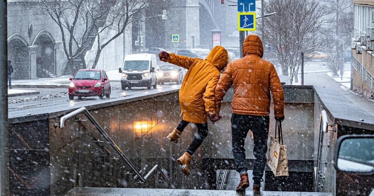 Погода во второй половине апреля. Холодно в Москве. Снег в Москве. Холодная погода.