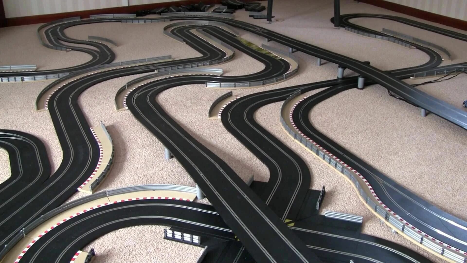 Какие tracks. Scalextric track. Scalextric сборка. 200 Метров дороги. Scaletrix.