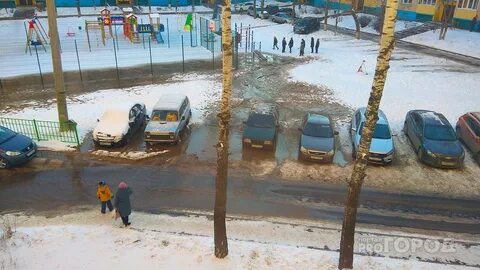 Улицу заливает