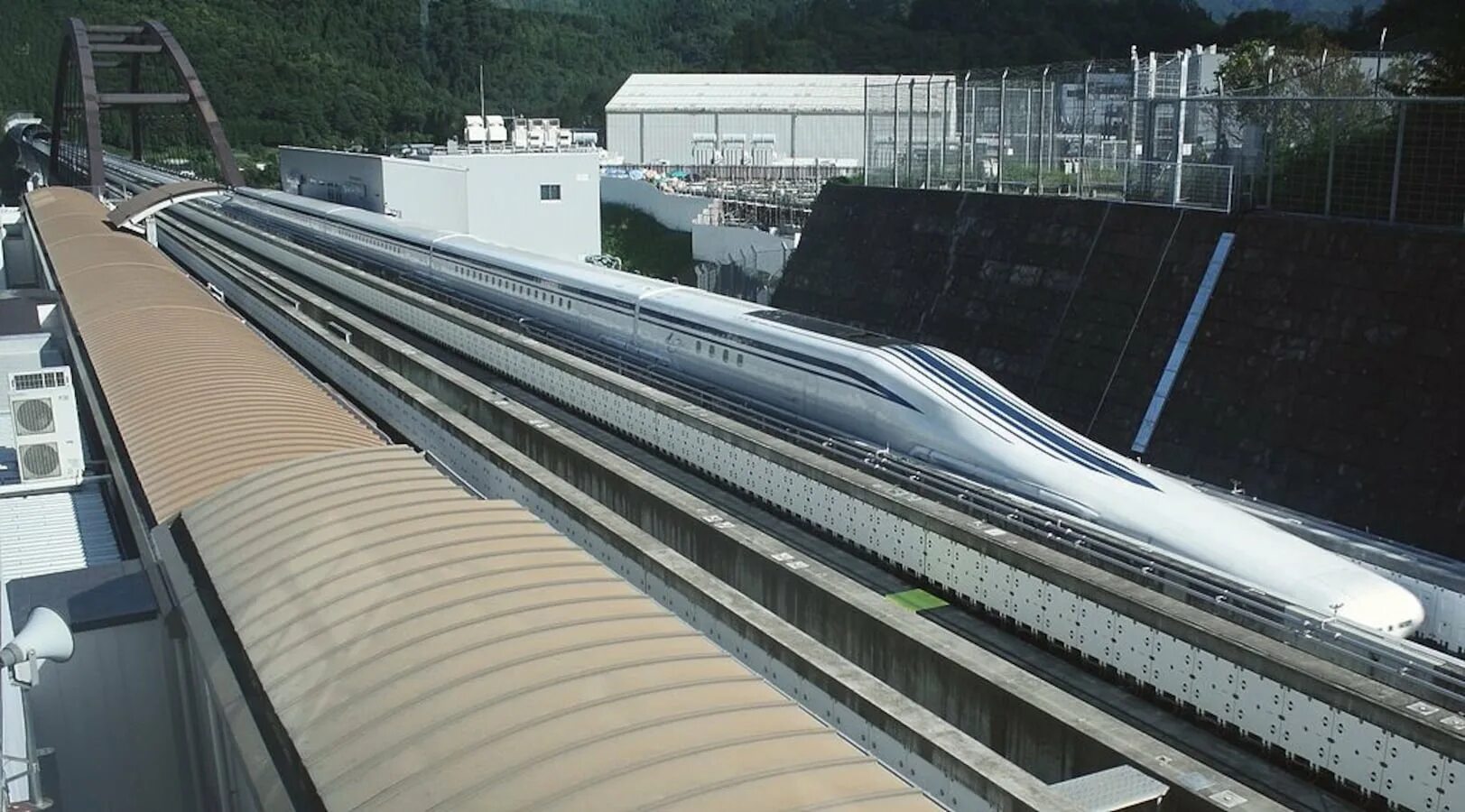 Japan speed. Маглев l0. Японский Маглев mlx01-901. Shinkansen Маглев. Маглев Япония скоростной поезд.