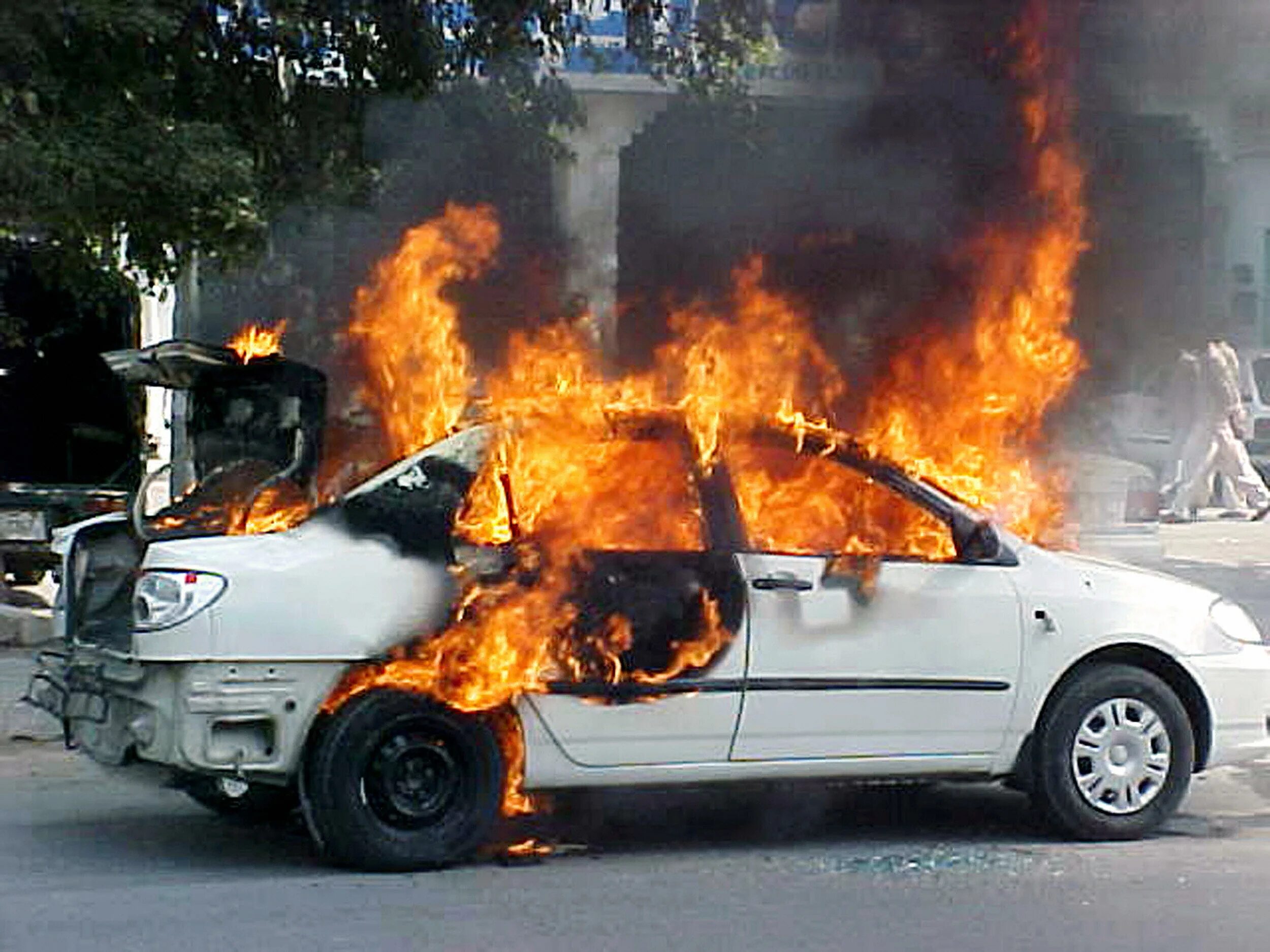 The problem starts here cars burn petrol. Трафик огни.