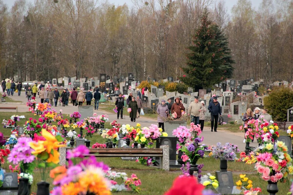 Когда ходят на кладбище 2024 после пасхи