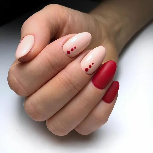 ногти овальные 2023. ногти овальные 2023. овальные ногти. ногти овальные дизайн. нежный маникюр овальная форма.