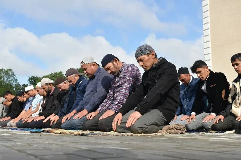 Ураза-байрам 2024. Намаз курбан байрам. Когда начинается байрам в 2024. Курбан байрам. Курбан байрам байрам.